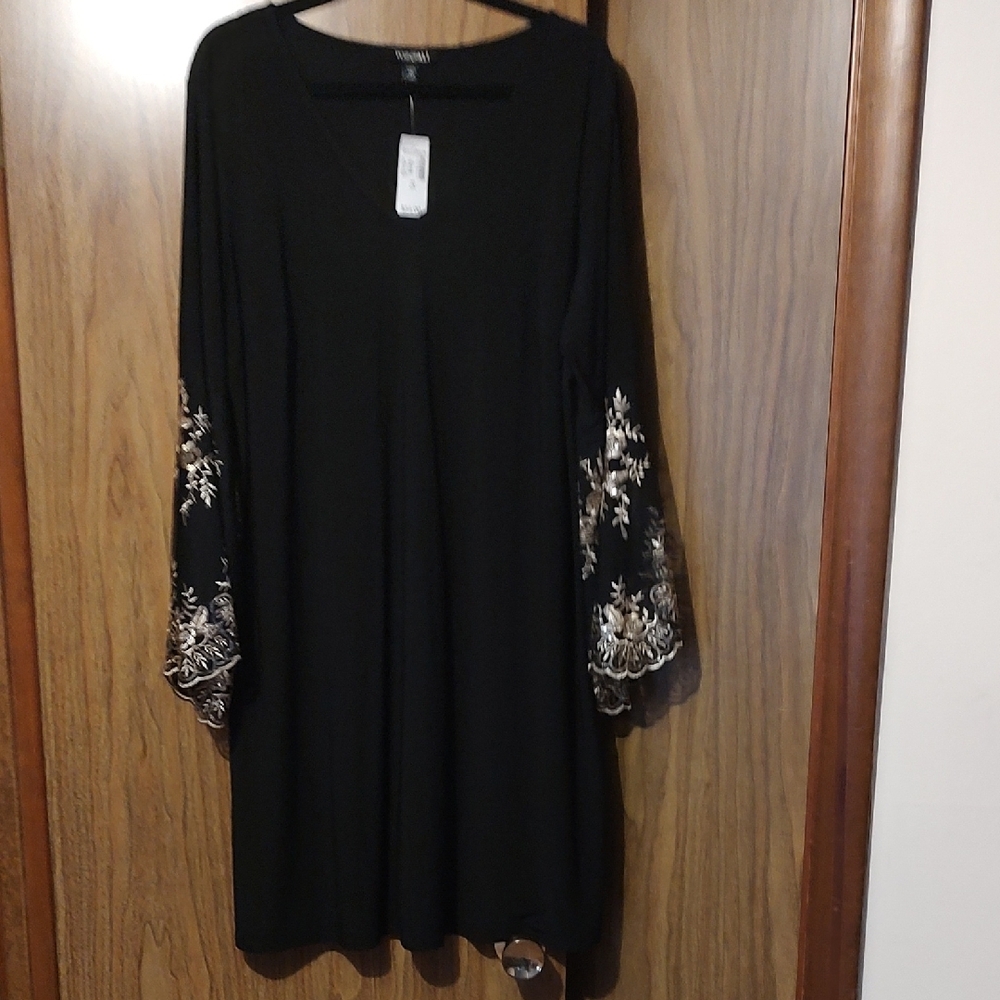 Roz & Ali Black Dress with White Floral Sleeves - Picture 4 of 7